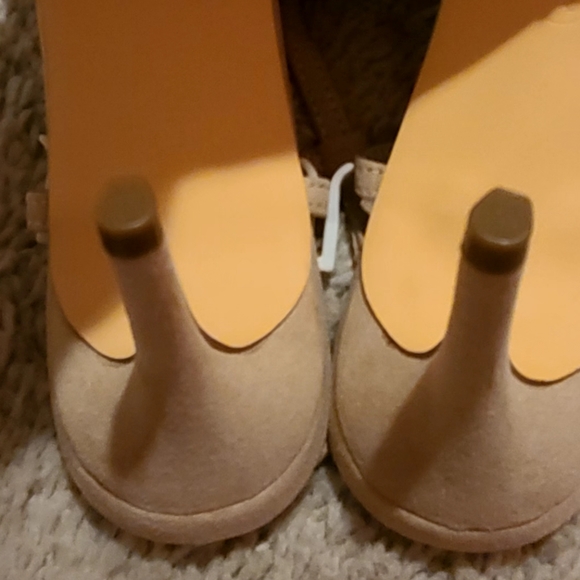 Lulus black and tan sling back heels - Picture 6 of 6